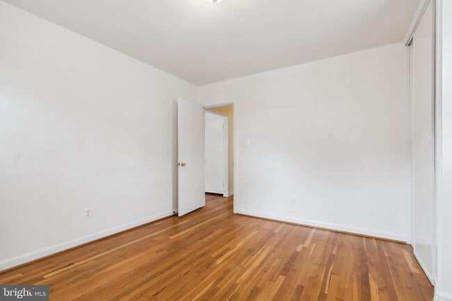 Building Photo - 9923 Mayfield Dr