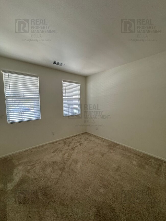 Building Photo - Single-Story Comfort & Style in Prime Heme...