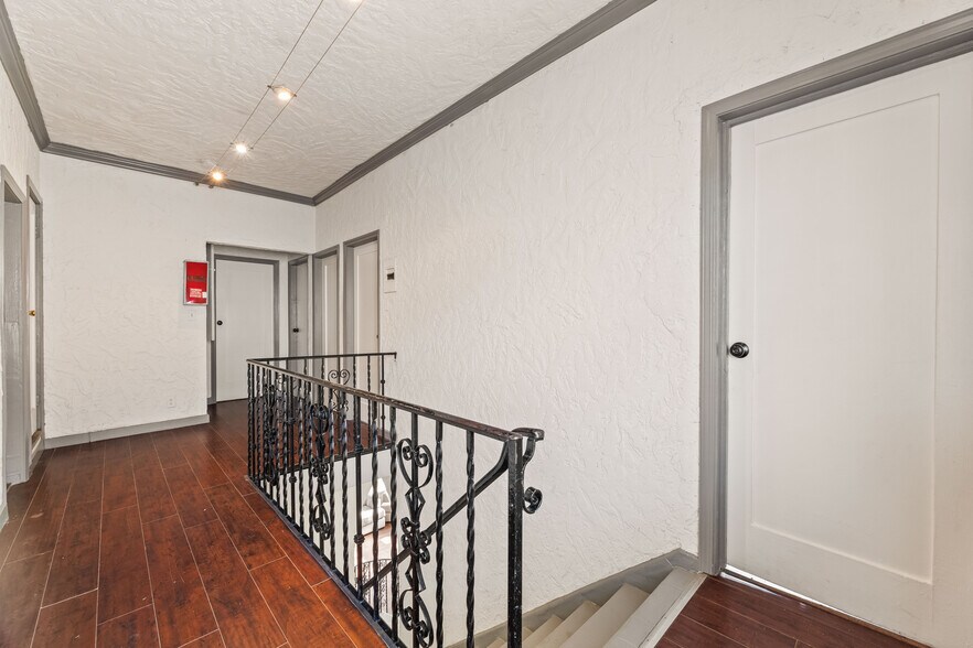 Building Photo - 2814 Ellendale Pl