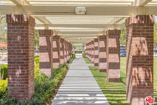 Building Photo - 5603 Kate Way