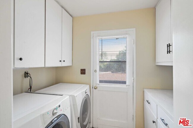 Building Photo - 6558 Neddy Ave