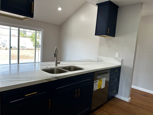 Building Photo - Beautifully Renovated 5-Bedroom Home with ...