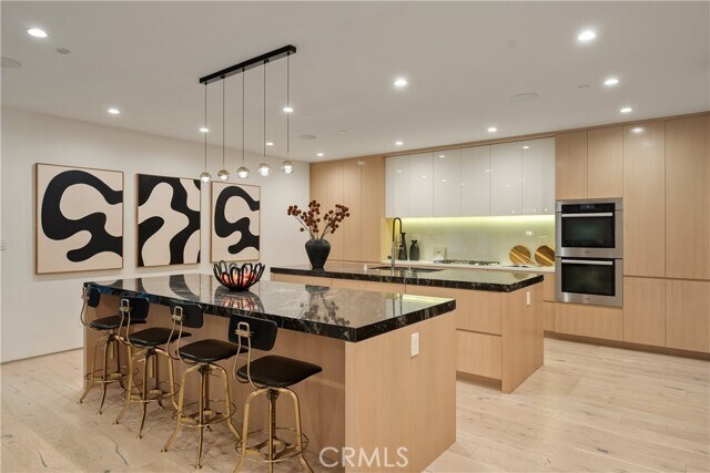 Building Photo - 4242 Vantage Ave