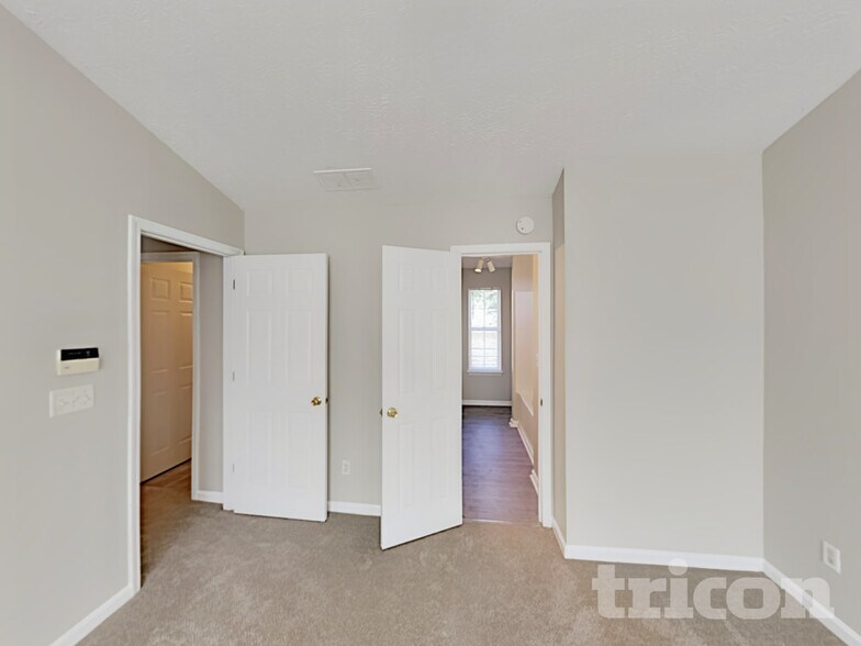 Building Photo - 936 Edgewood Ln