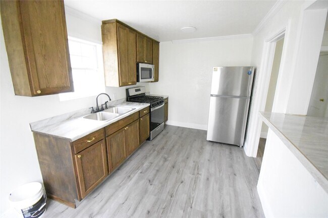 Building Photo - 6229 Clover Ridge St