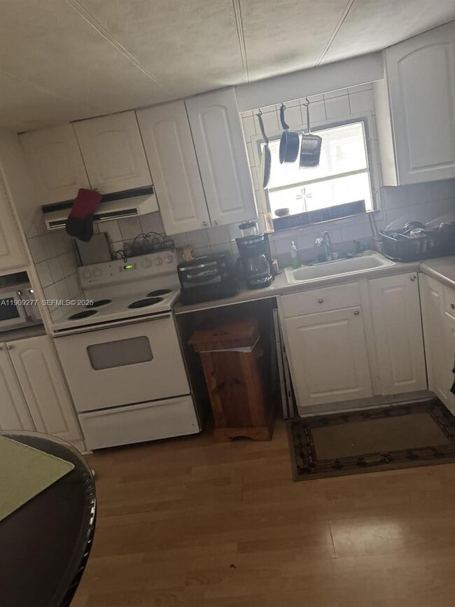 Building Photo - 5470 SW 25th Way