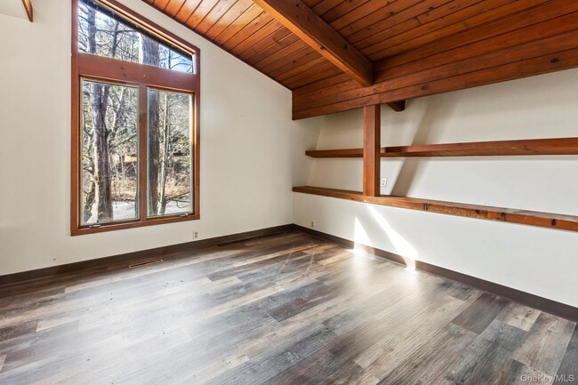 Building Photo - 304 Lake Lodge Dr