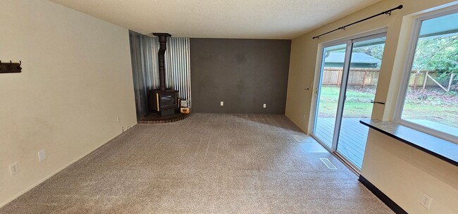 Building Photo - Spacious Port Orchard Rambler