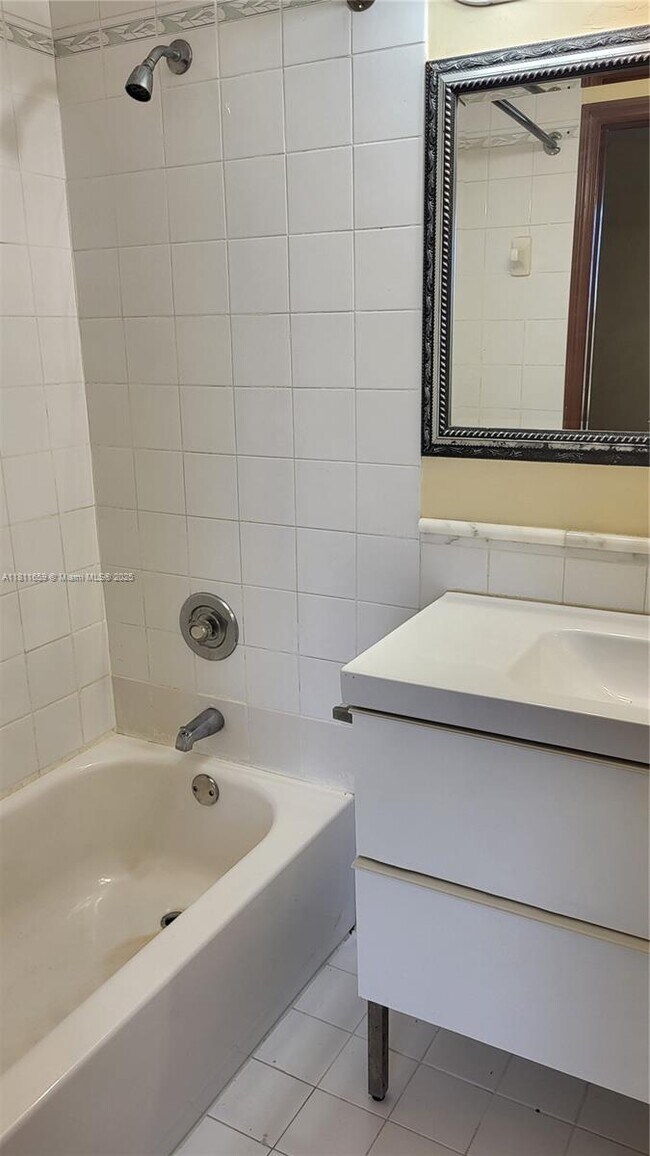 Building Photo - 715 SW 148th Ave