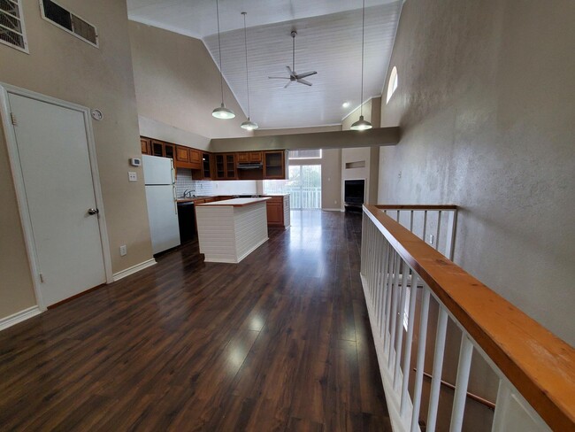 Building Photo - Wonderful Townhome in Irving