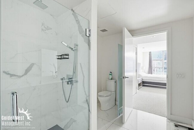 Building Photo - High-Rise Luxury 2Bdm 2Ba Condo in Downtown San Diego!