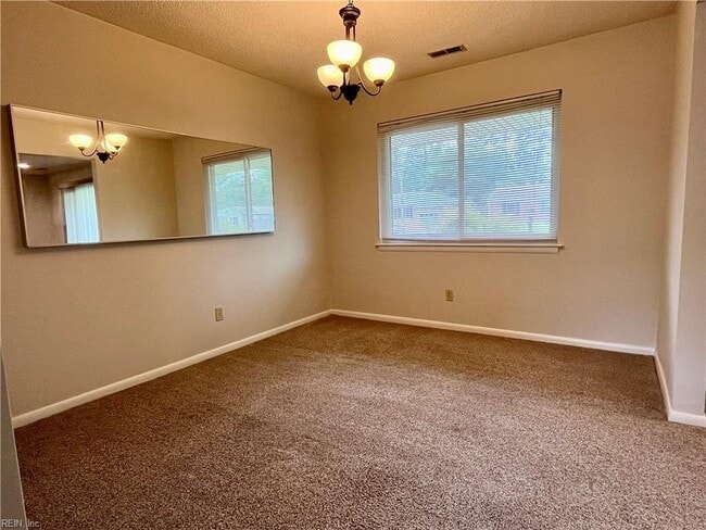 Building Photo - 3905 Brentwood Crescent