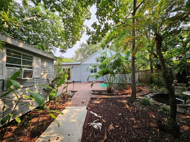 Building Photo - 38 SW 6th St