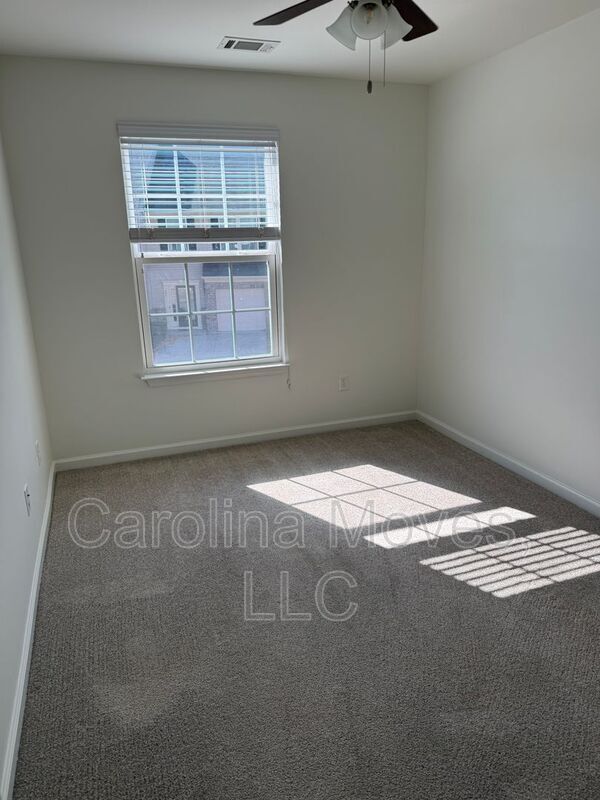 Building Photo - 405 Christiane Way