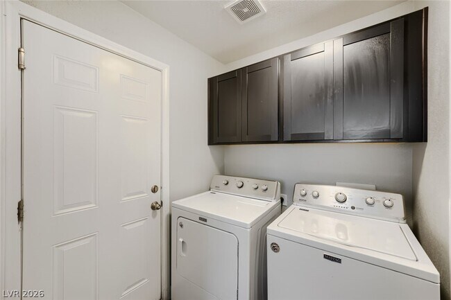 Building Photo - 8215 Mt Brodie Cir
