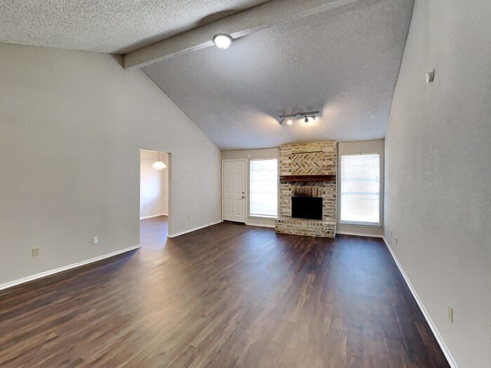 Building Photo - 16302 N Cross Dr