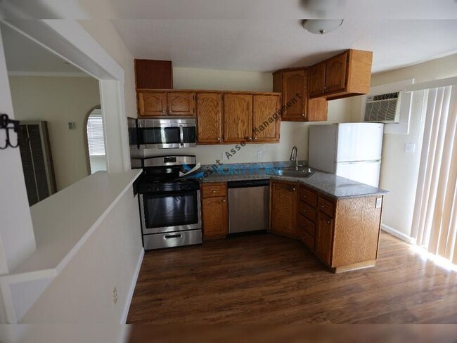 Building Photo - 1220 Browning Dr