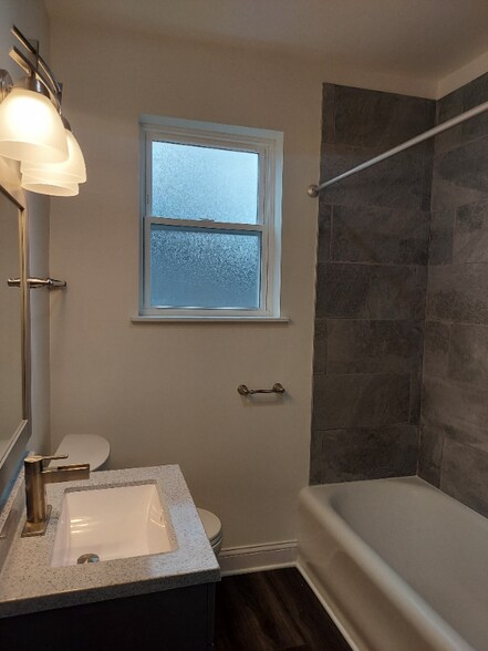 Building Photo - 2065 Beechmont Ave