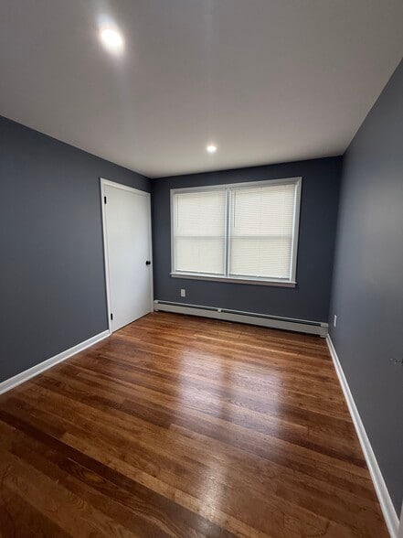 Building Photo - 25 Melrose Pl