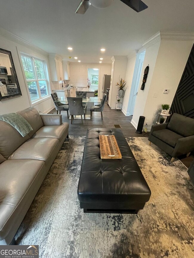 Building Photo - 1914 Montrose Dr