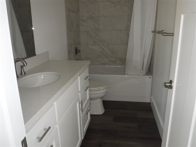 Building Photo - 813 Shasta St