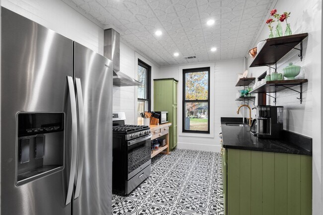 Building Photo - 676 S Waco St