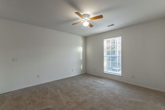 Building Photo - 82 Eastwood Ct