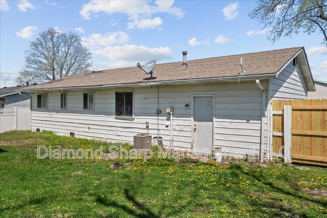 Building Photo - 807 Estate Dr