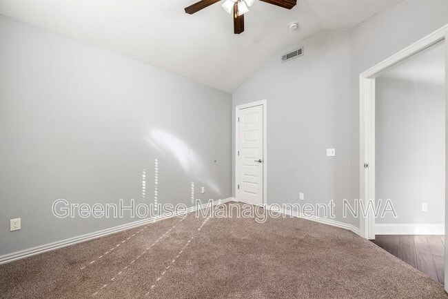 Building Photo - 4405 SW Eggersway Pl