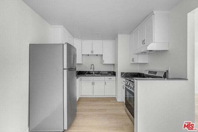Building Photo - 129 S Avenue 64