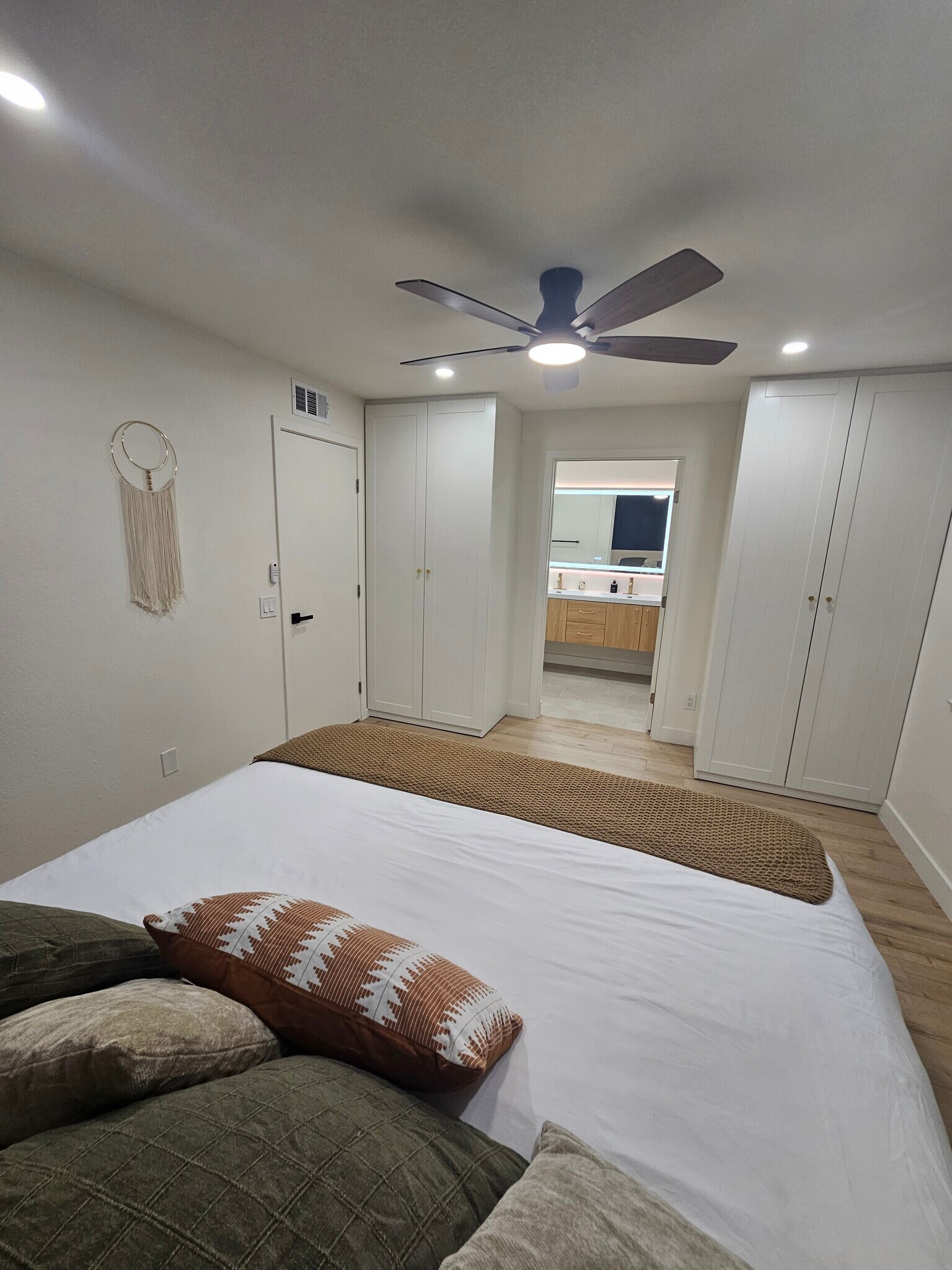 Building Photo - 266 E Via Escuela