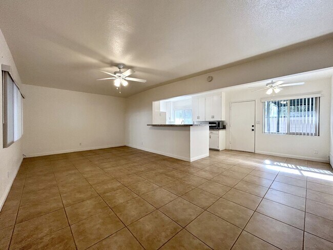 Building Photo - AVAILABLE NOW!! 2 Bedroom 1 Bathroom Apart...