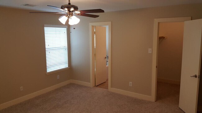 Building Photo - Hailey's Manor