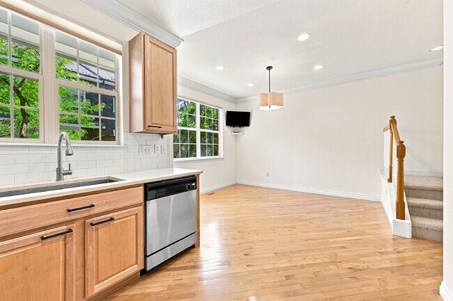 Building Photo - $2,895.95 with $300 Off the first month's rent, 2 Beds - 2.5 Bath, Townhome in Lone Tree with Bal...