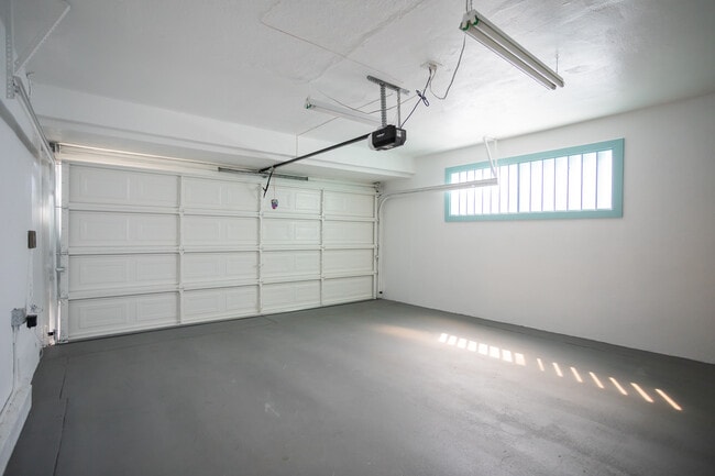 Building Photo - 11801 Rexford Rd