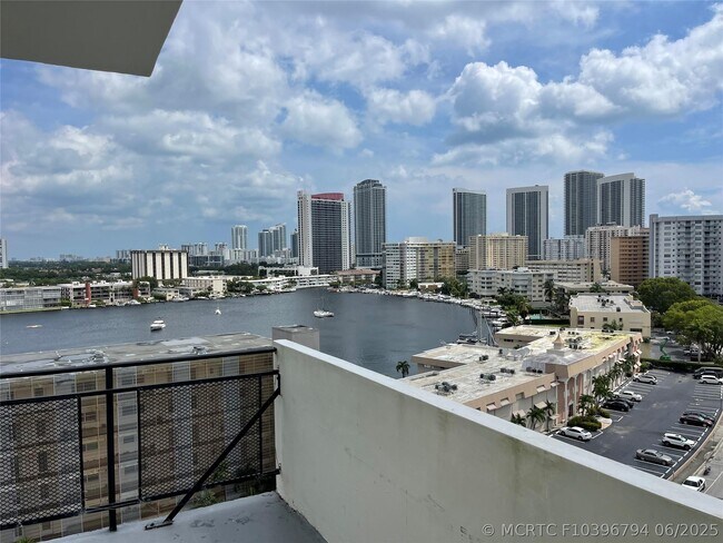 Building Photo - 401 Golden Isles Dr
