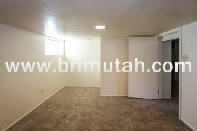 Building Photo - 462 S 1100 E