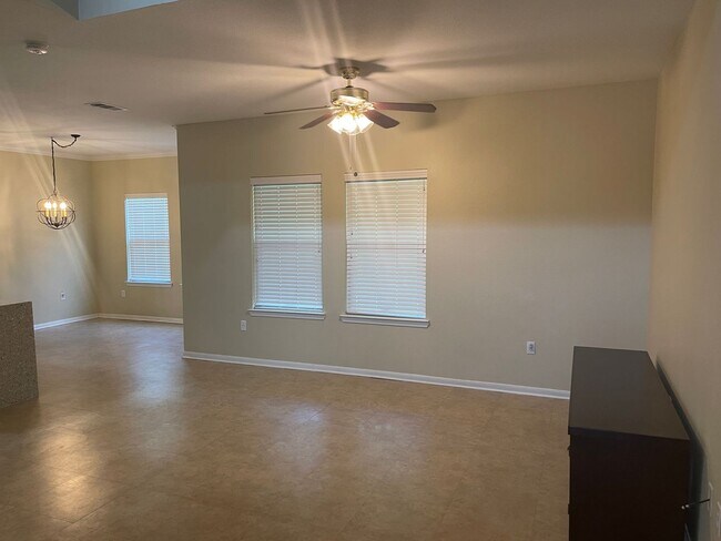Building Photo - College Station - 4 Bedroom / 2.5 Bath / 2...