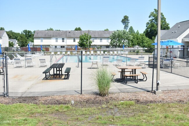 Building Photo - Coventry Creek Townhome