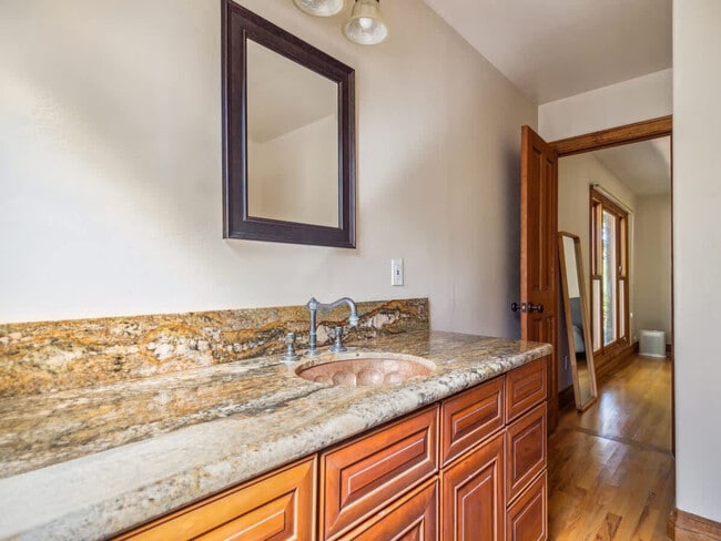 Building Photo - 751 Toyon Dr