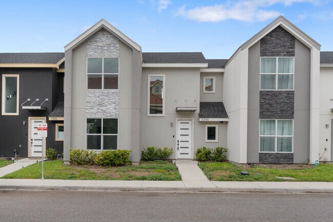 Building Photo - 5306 N Crown Pt