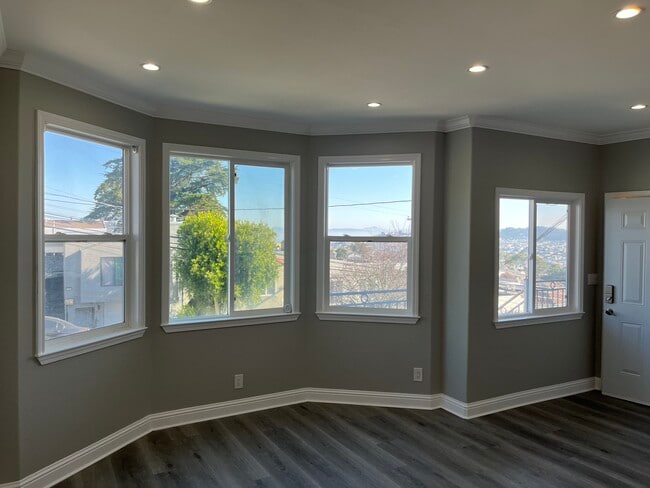 Building Photo - 337 Lakeview Ave