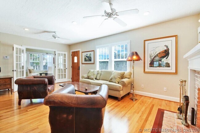 Building Photo - 607 Flamingo Dr