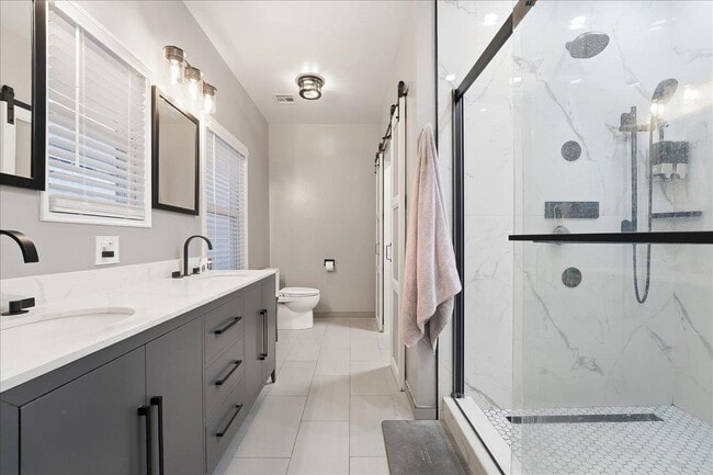 Building Photo - 285 Terrace Ave