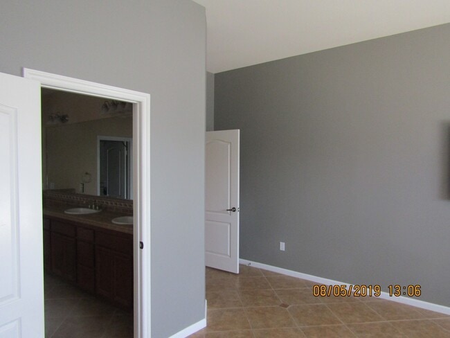 Building Photo - Beautiful Traditions Single Story Home is Centrally Located Near Shopping/101 Frwy