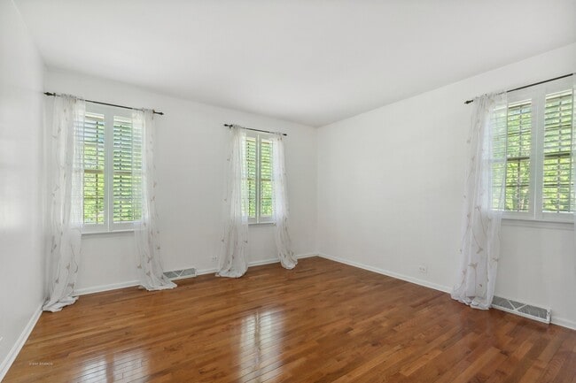 Building Photo - 21115 N Woodland Ave