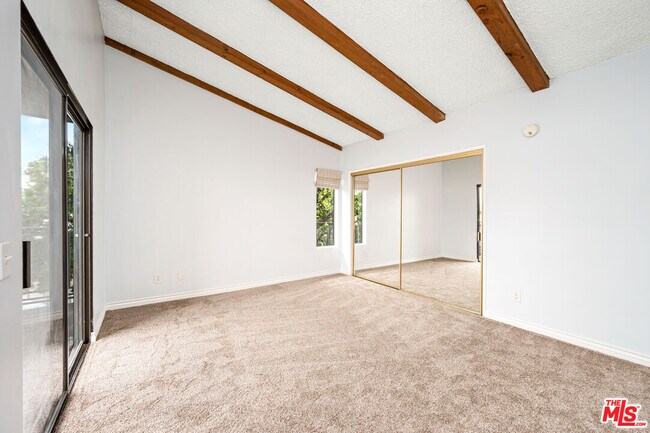 Building Photo - 1425 Centinela Ave