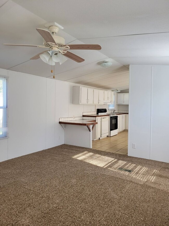 Building Photo - Ready to Move in