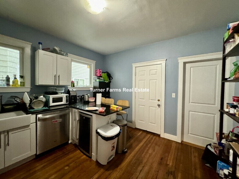 Building Photo - 374 Prospect St