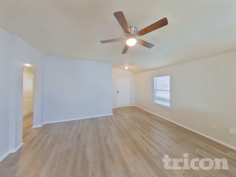 Building Photo - 336 Carlyle St